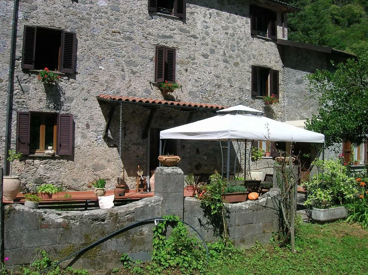 Il Boscaccio Villa Fornovolasco 0*,  Italy